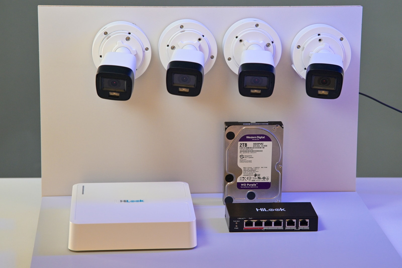 Комплект видеонаблюдения на 4 IP камеры HiLook B140HA-LUC